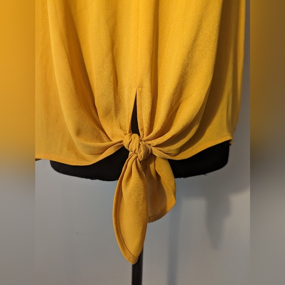 Madewell Lightweight Minimalist novel tie front top - Picture 8 of 10